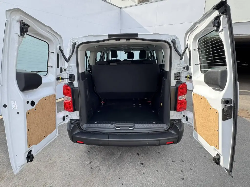 Peugeot Traveller Combi Long 2.2 BlueHDi S&S EAT8 / 132kW