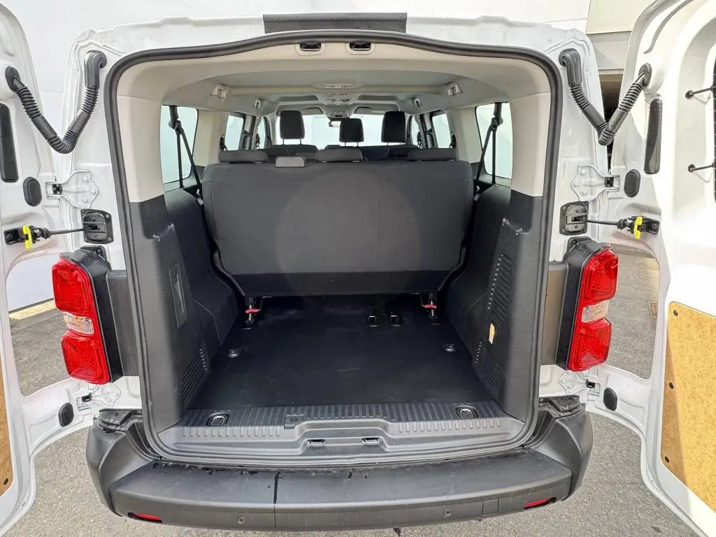 Peugeot Traveller Combi Long 2.2 BlueHDi S&S EAT8 / 132kW