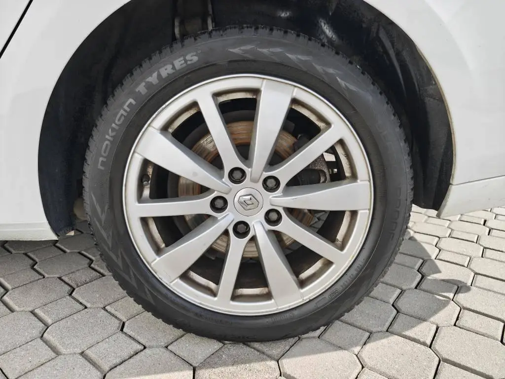 Renault Laguna Laguna 2,0 DCi 110 kW MP6 2,0 DCi / 110kW