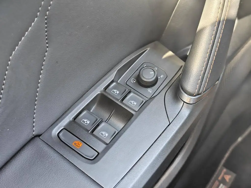 SEAT CUPRA Leon Sportstourer DSG 2.0 TSI / 140kW