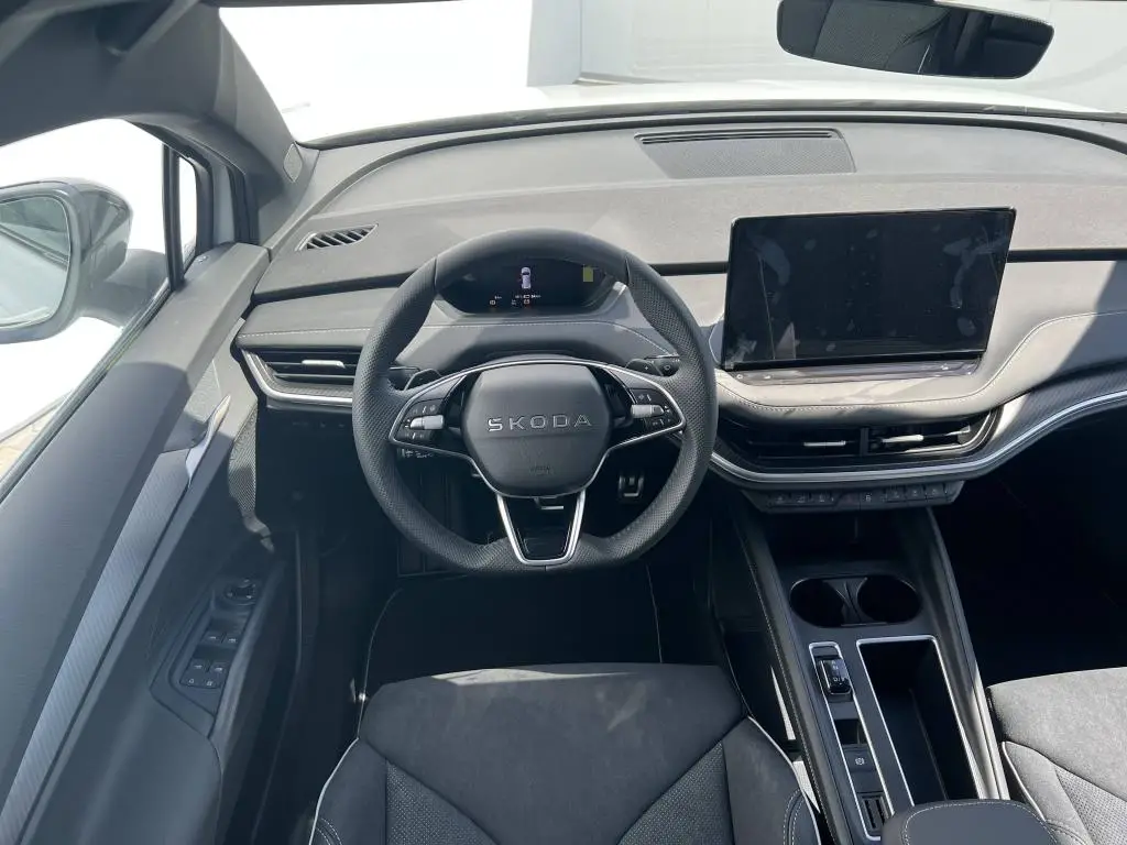 Škoda Elroq Sportline 60 63 kWh   / 150kW