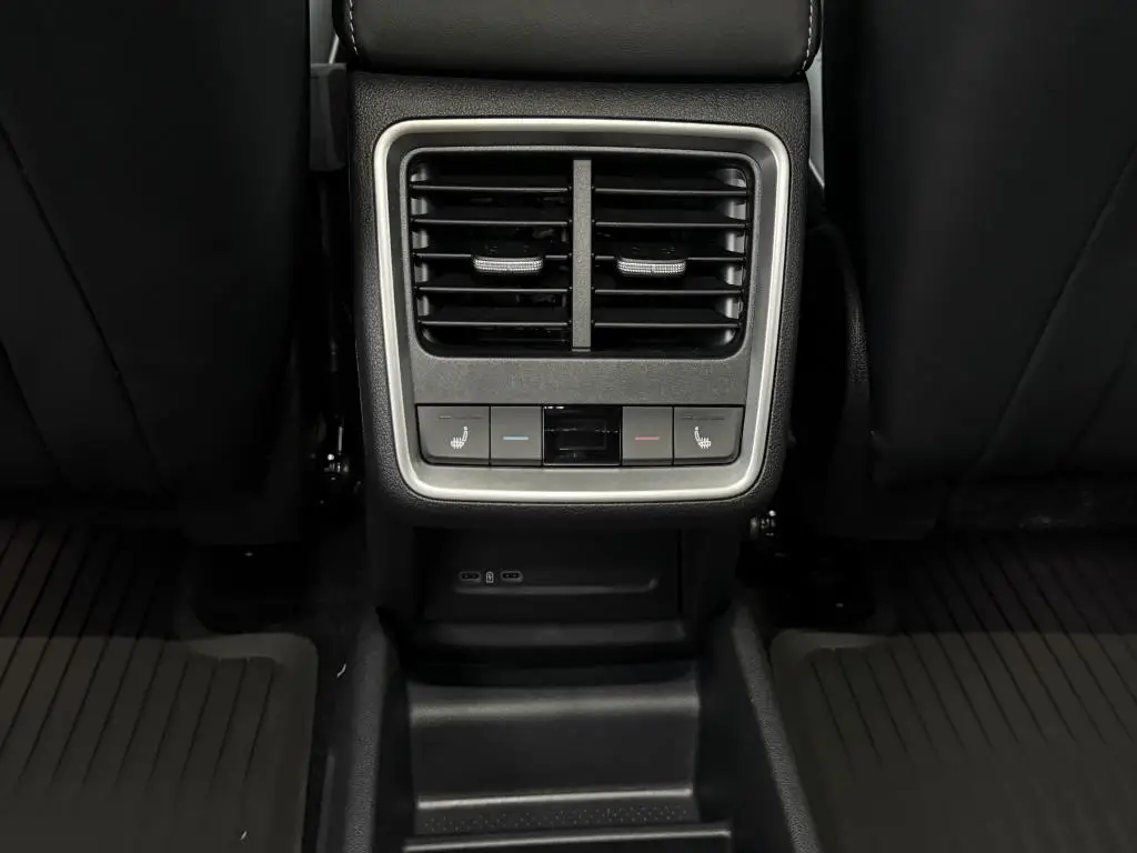 Škoda Elroq Sportline 60 63 kWh  elektro  / 150kW