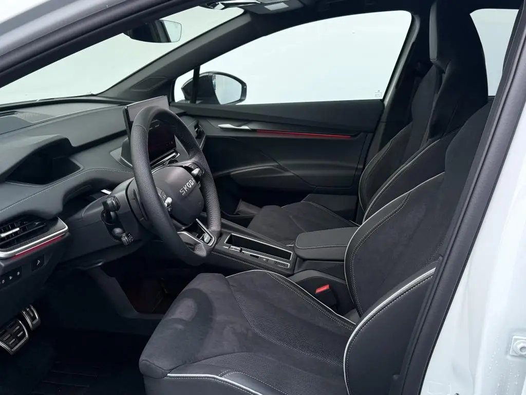 Škoda Elroq Sportline 60 63 kWh  elektro  / 150kW