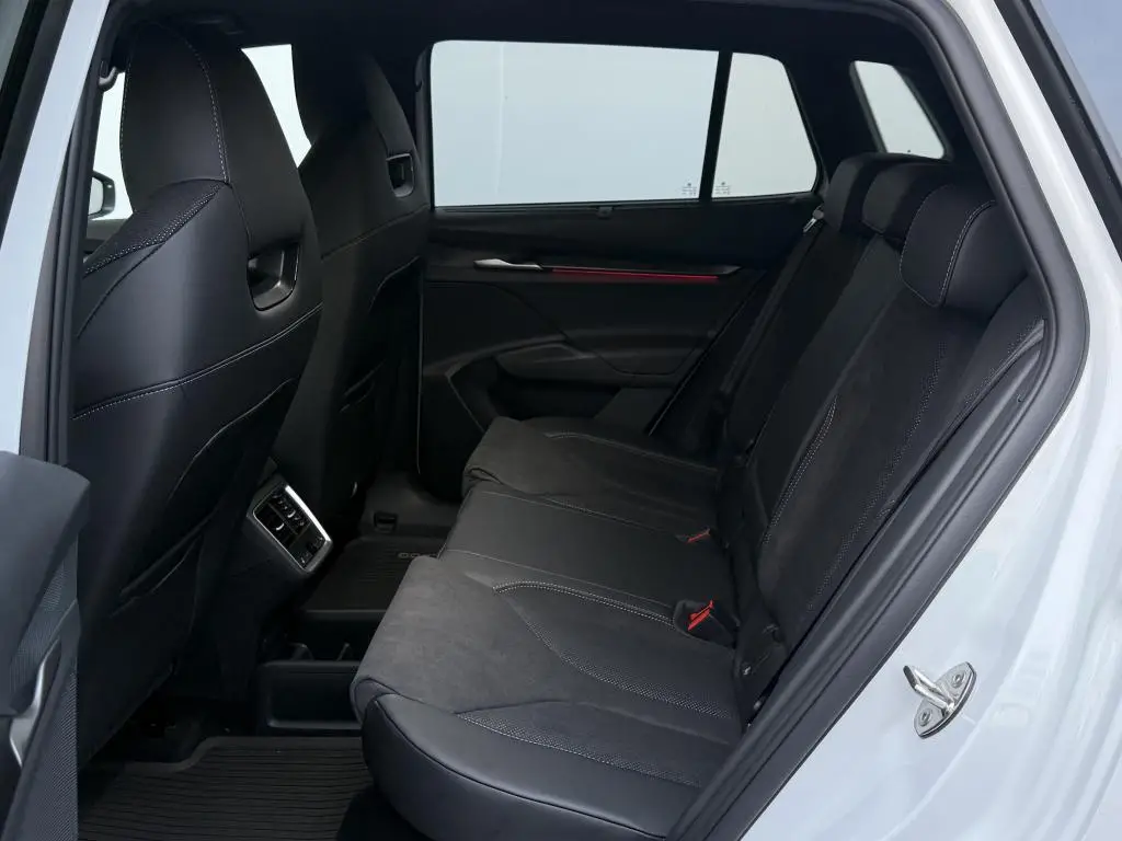 Škoda Elroq Sportline 60 63 kWh  elektro  / 150kW