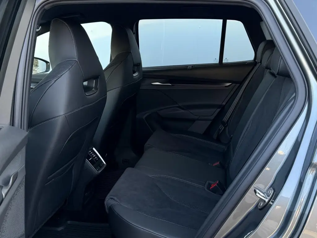 Škoda Enyaq 85 Sportline 82 kWh 210 kW 1° přev elektro / 210kW