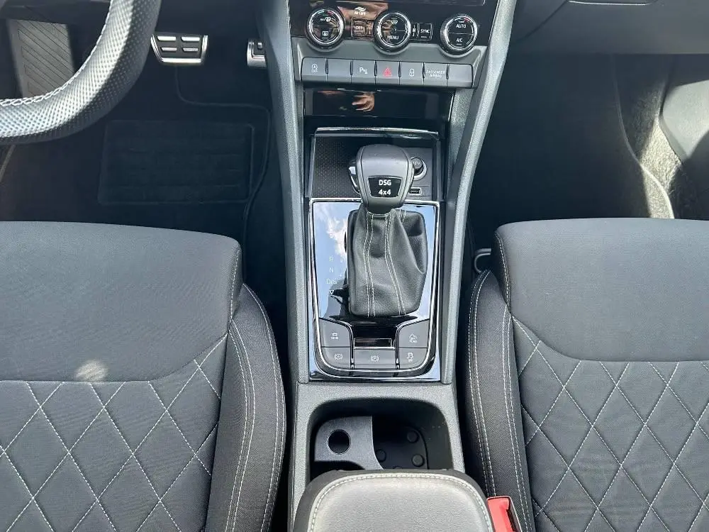 Škoda Karoq 2,0TSI 140kW Sportline 7DSG 4x4 2,0 TSI / 140kW