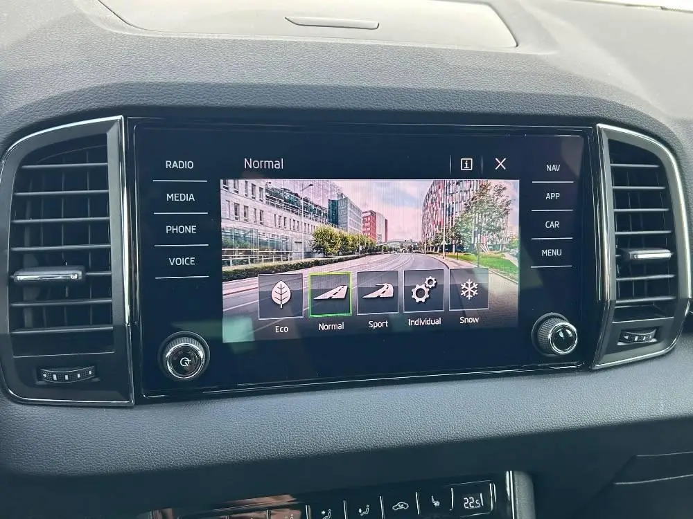 Škoda Karoq 2,0TSI 140kW Sportline 7DSG 4x4 2,0 TSI / 140kW