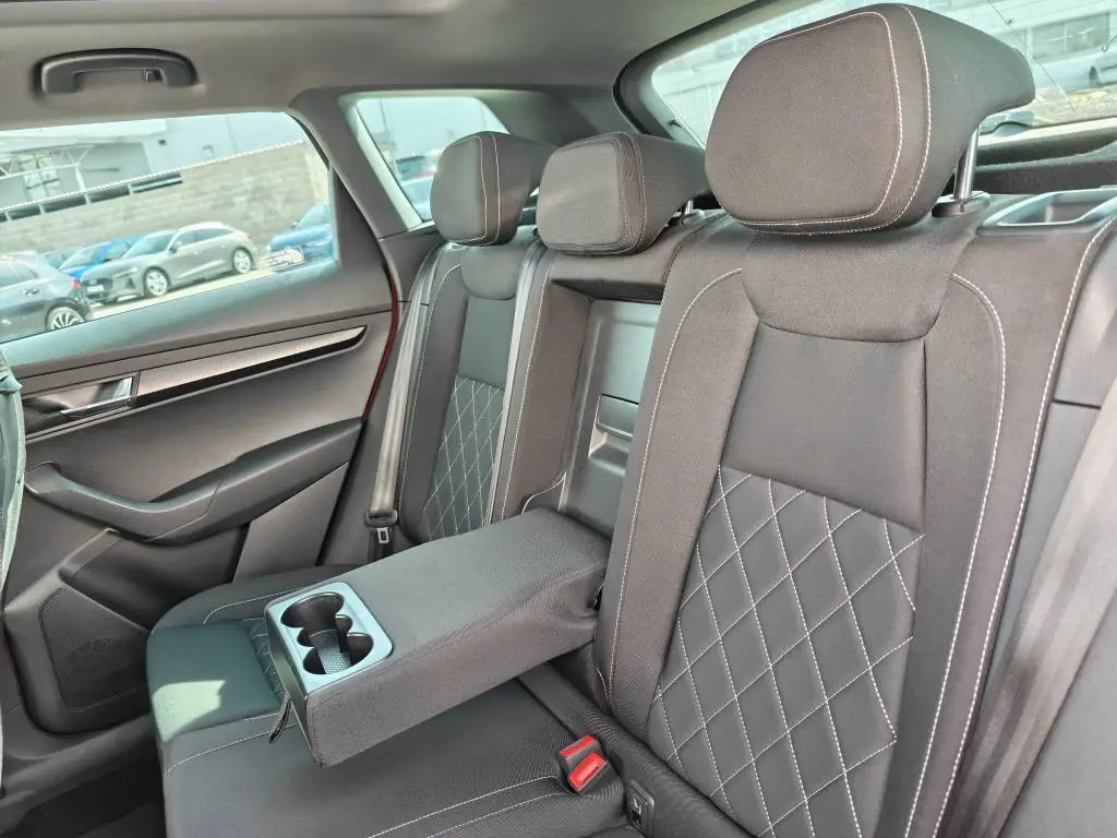 Škoda Karoq Karoq 2,0TSI 140kW Sportline 7DSG 4x4 2,0 TSI / 140kW