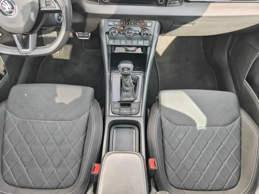 Škoda Karoq Karoq 2,0TSI 140kW Sportline 7DSG 4x4 2,0 TSI / 140kW