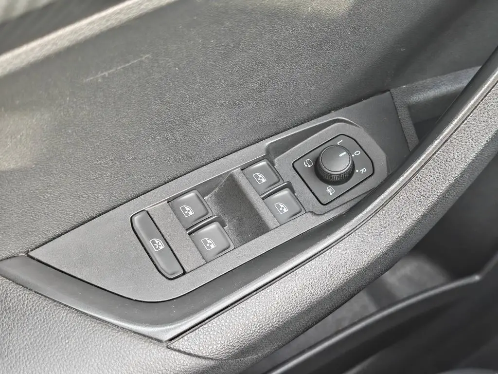 Škoda Karoq Karoq 2,0TSI 140kW Sportline 7DSG 4x4 2,0 TSI / 140kW