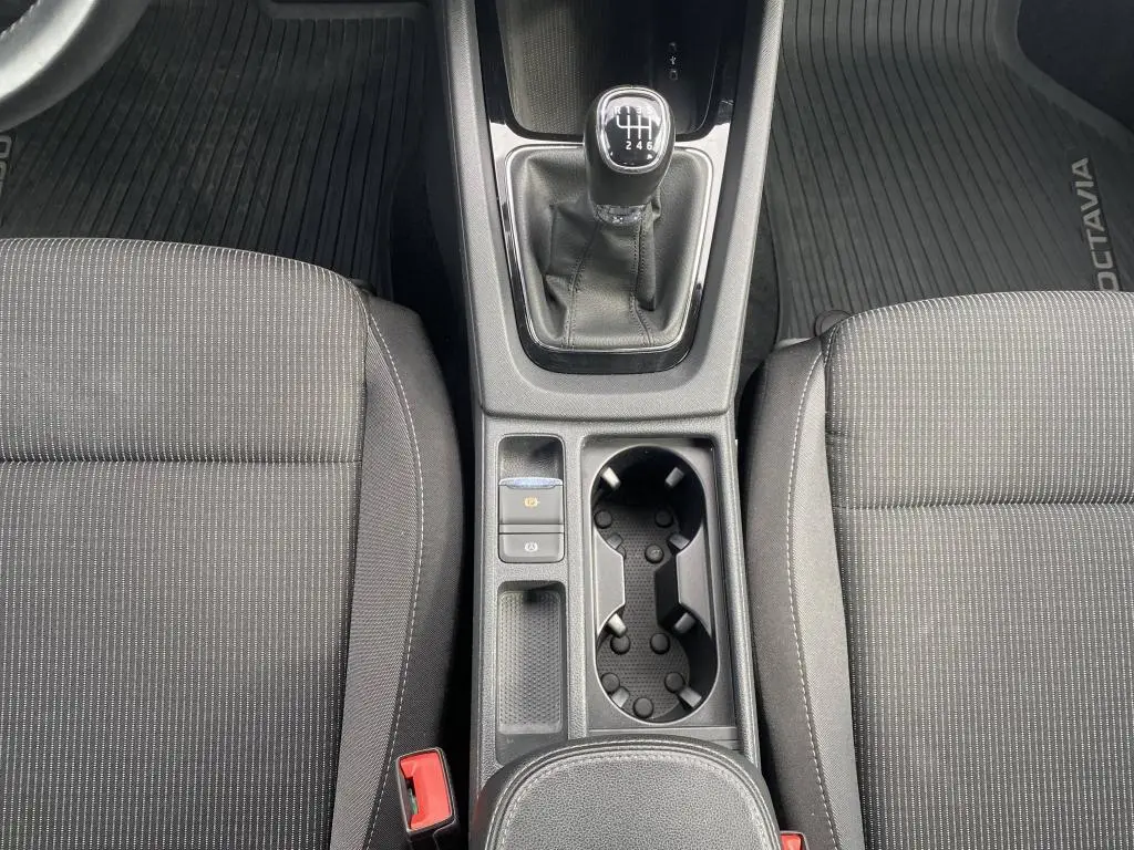 Škoda Octavia Combi Ambition 6MP 2,0TDI / 85kW