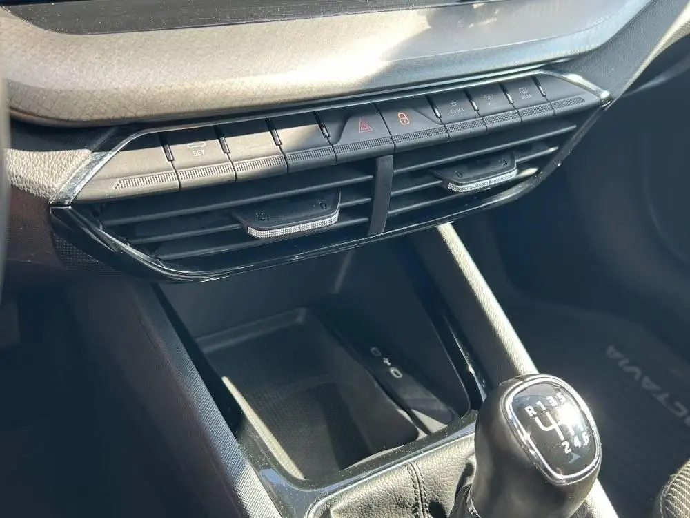 Škoda Octavia Combi Ambition 6MP 2,0TDI / 85kW