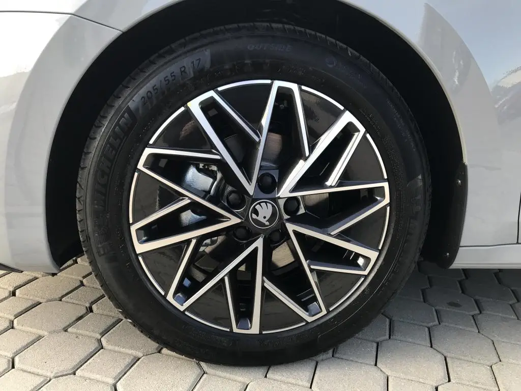Škoda Octavia Combi Combi Sportline 7DSG  1,5TSI / 110kW