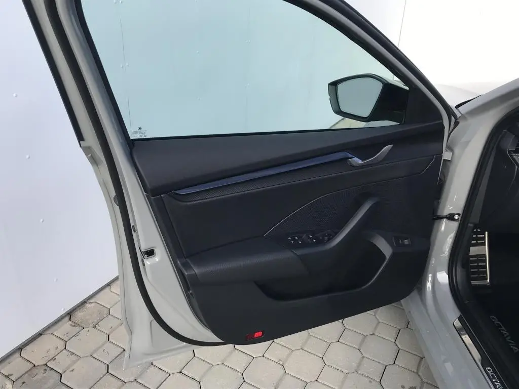 Škoda Octavia Combi Combi Sportline 7DSG  1,5TSI / 110kW