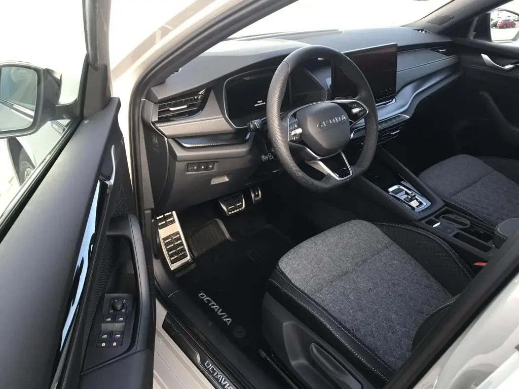 Škoda Octavia Combi Combi Sportline 7DSG  1,5TSI / 110kW