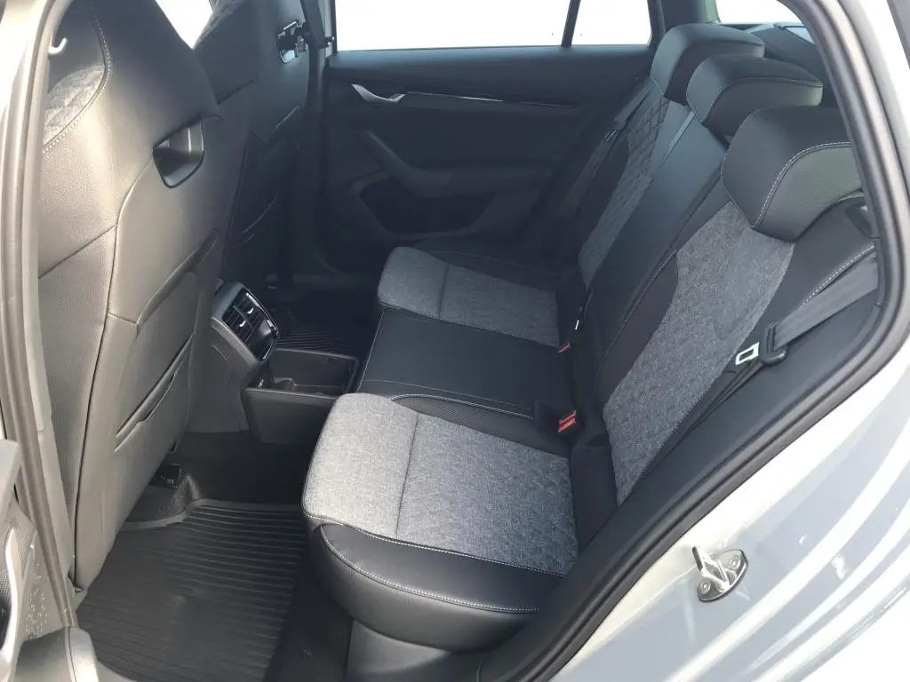 Škoda Octavia Combi Combi Sportline 7DSG  1,5TSI / 110kW