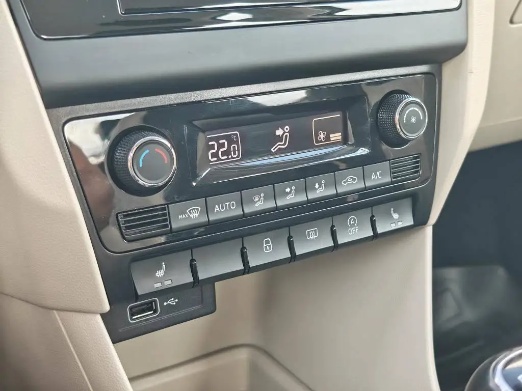 Škoda Rapid Rapid 1,0 TSI 81 kW Style 6MP 1,0 TSI / 81kW