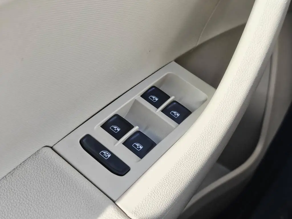 Škoda Rapid Rapid 1,0 TSI 81 kW Style 6MP 1,0 TSI / 81kW