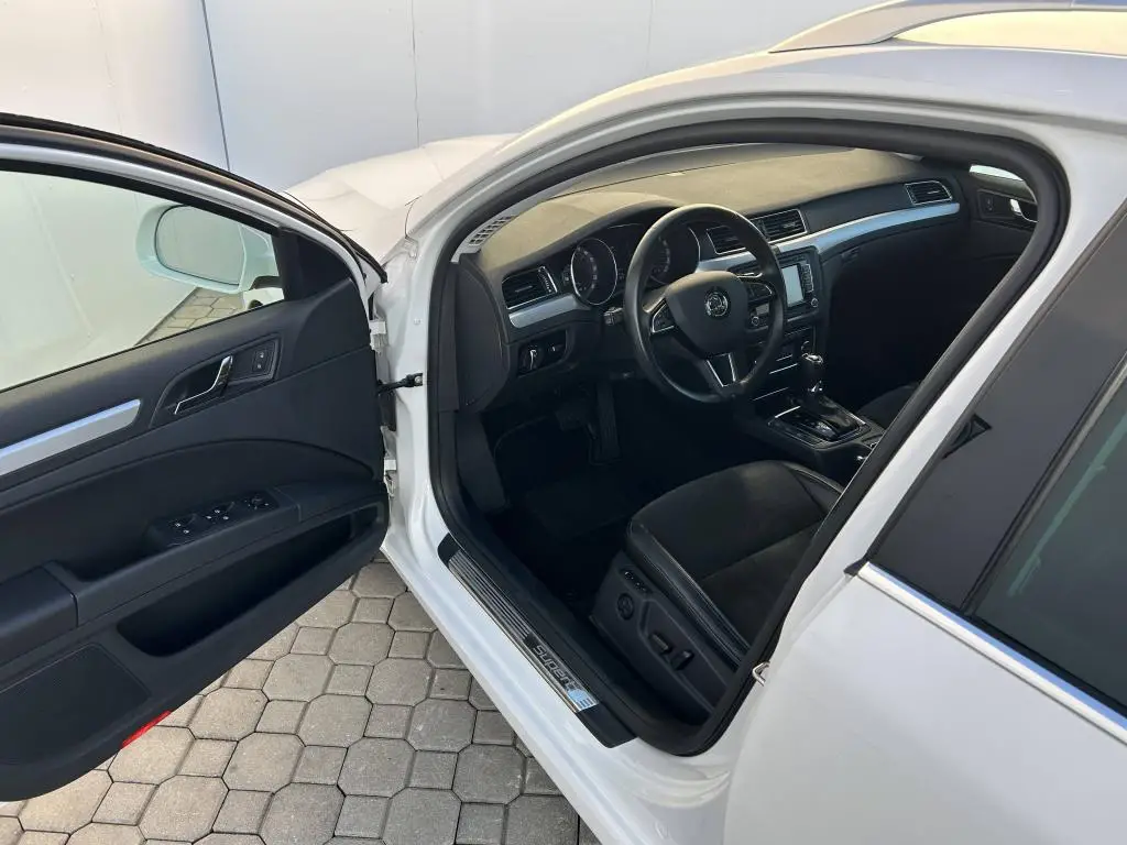 Škoda Superb Combi Elegance 4x4 DSG 2,0TDI / 125kW