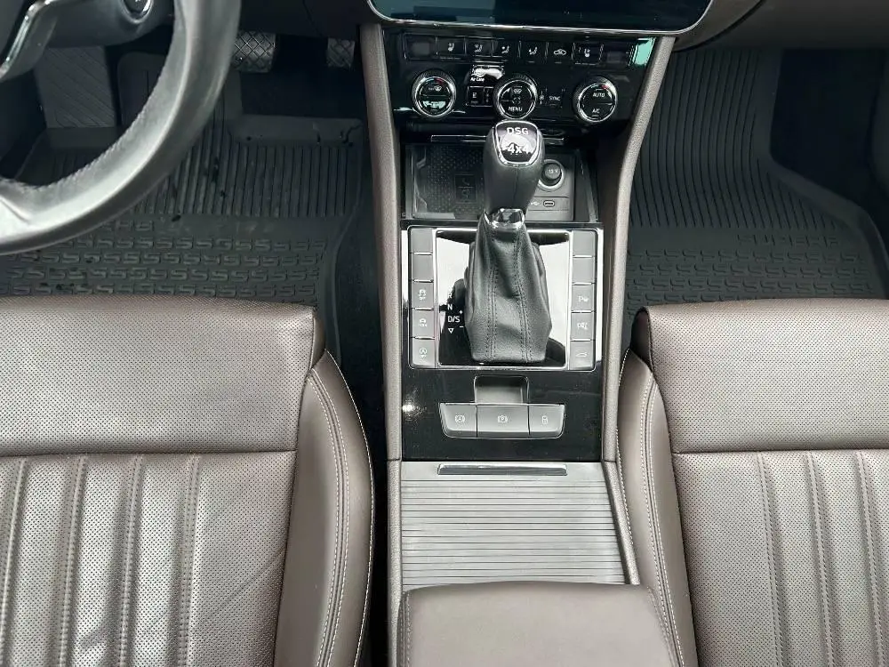 Škoda Superb Combi L&K 4x4 7DSG 2,0TDI / 147kW