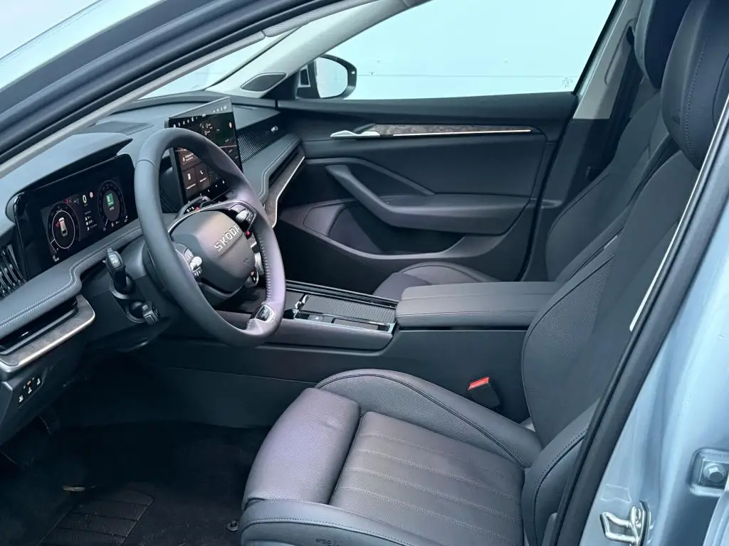 Škoda Superb Combi L&K 7DSG 2,0 TDI / 142kW