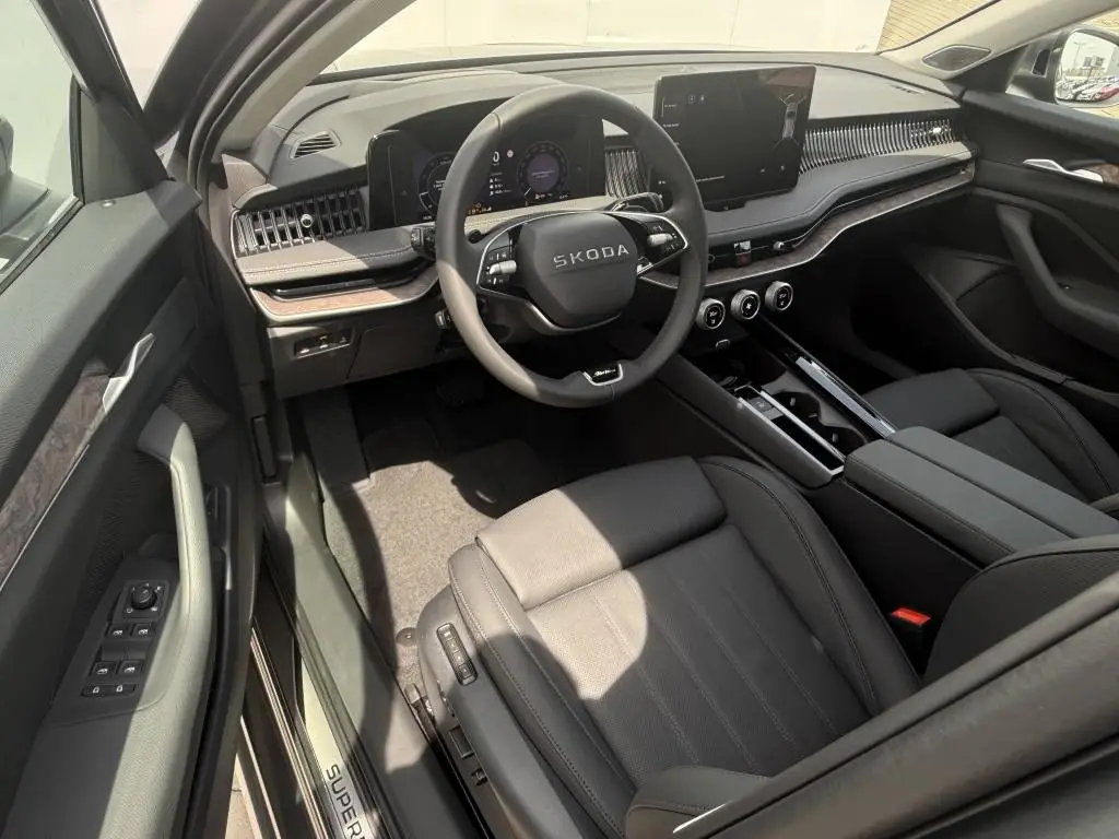 Škoda Superb Combi L&K 7DSG 2,0 TDI / 142kW