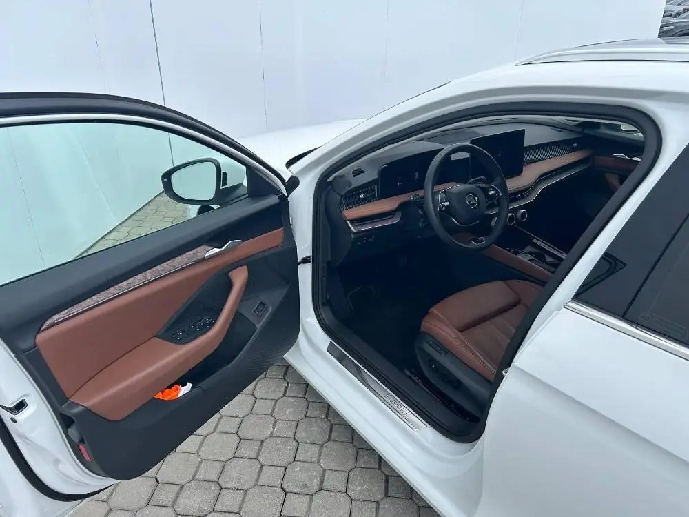 Škoda Superb Combi L&K 7DSG 2,0TDI / 110kW