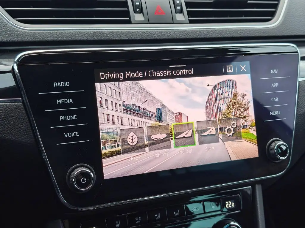 Škoda Superb Combi L&K 7DSG 2,0TDI / 147kW