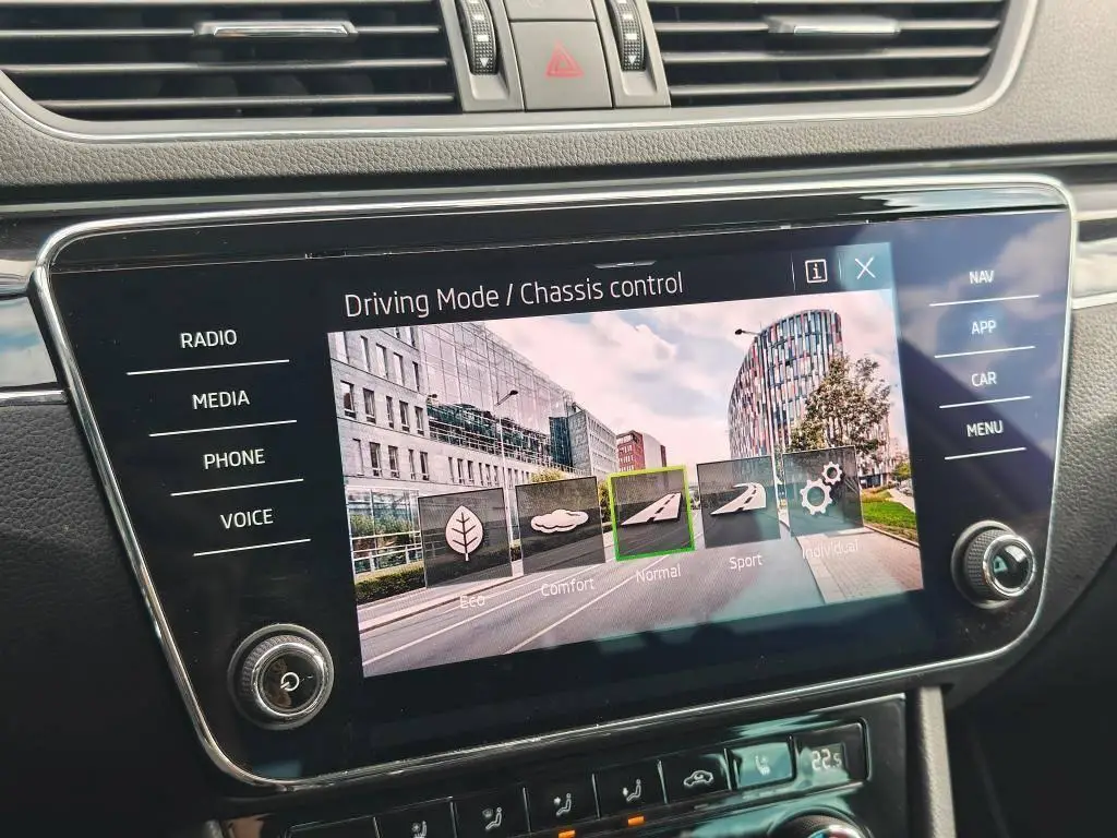 Škoda Superb Combi L&K 7DSG 2,0TDI / 147kW