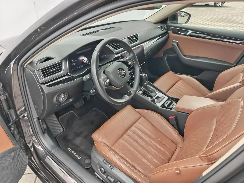 Škoda Superb Combi L&K 7DSG 2,0TSI / 140kW