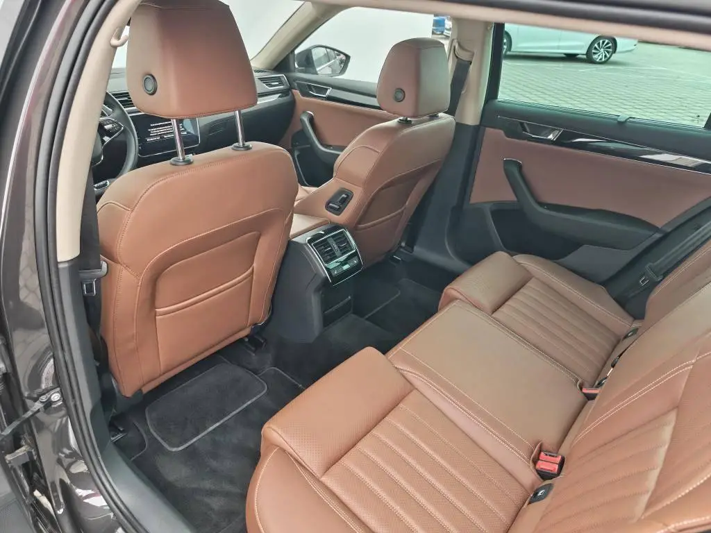 Škoda Superb Combi L&K 7DSG 2,0TSI / 140kW
