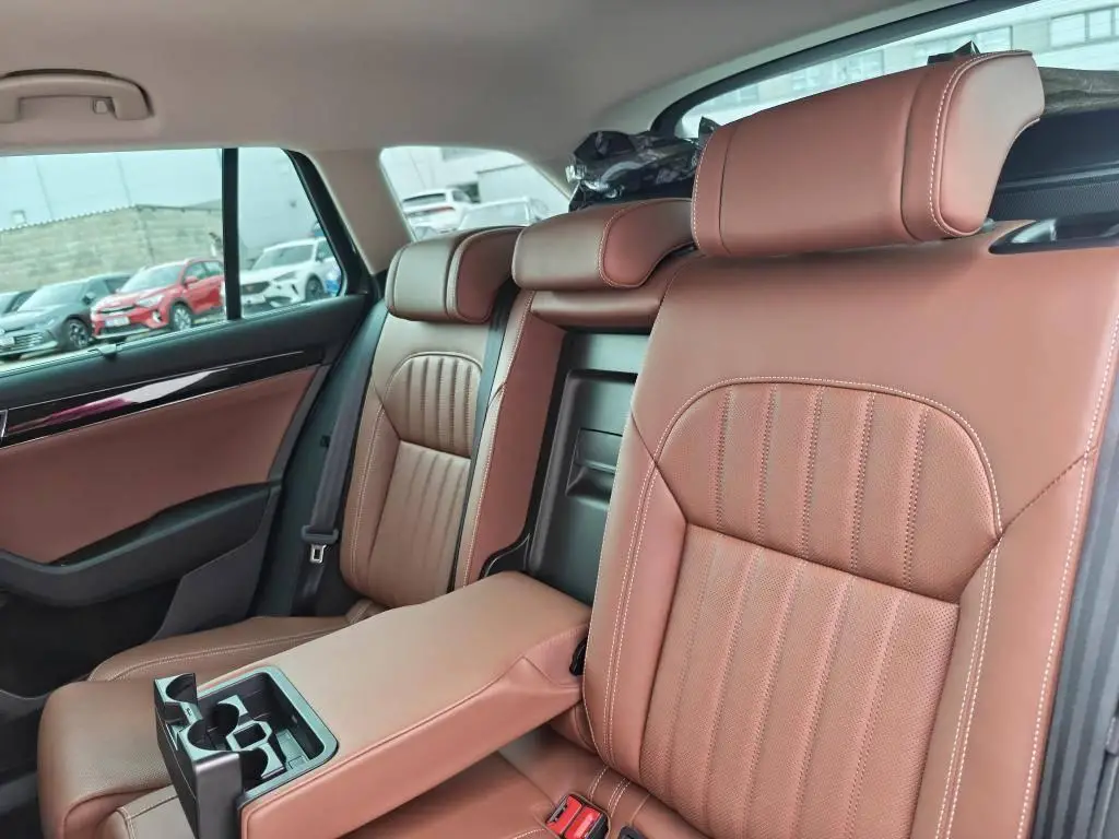 Škoda Superb Combi L&K 7DSG 2,0TSI / 140kW