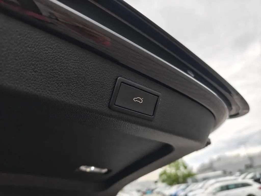 Škoda Superb Combi L&K 7DSG 2,0TSI / 140kW