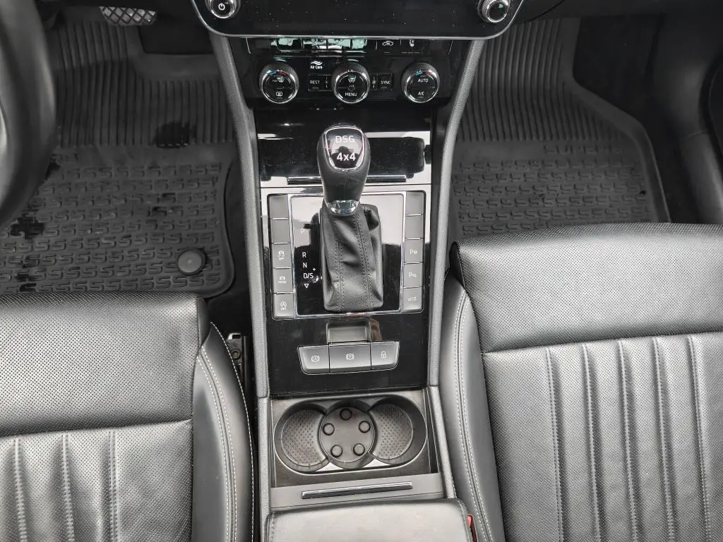 Škoda Superb Combi L&K Green tec 4x4 7DSG 2,0TDI / 140kW