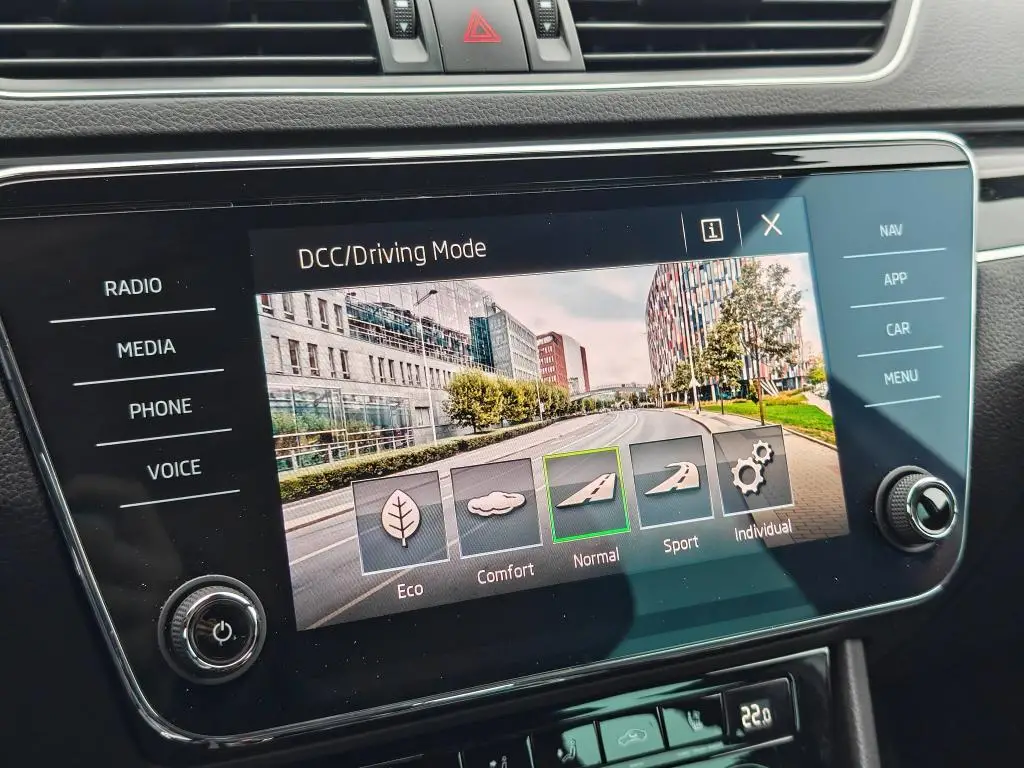 Škoda Superb Combi L&K Green tec 4x4 7DSG 2,0TDI / 140kW