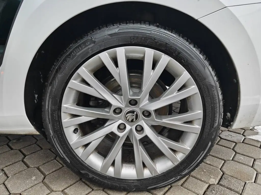 Škoda Superb Combi L&K Green tec 4x4 7DSG 2,0TDI / 140kW