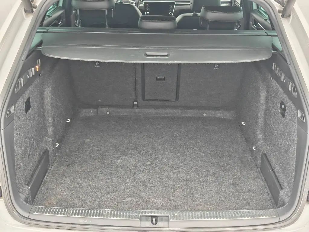 Škoda Superb Combi L&K Green tec 4x4 7DSG 2,0TDI / 140kW