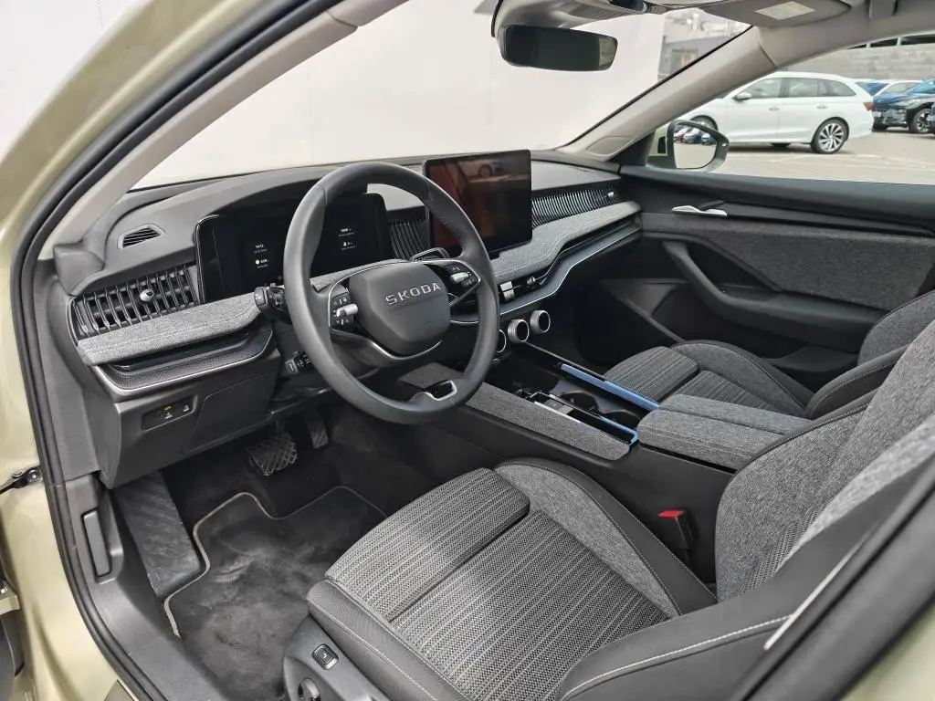 Škoda Superb Combi Selection 7DSG 2,0TDI / 110kW