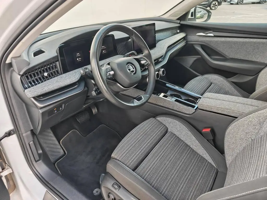 Škoda Superb Combi Selection 7DSG 2,0TDI / 110kW