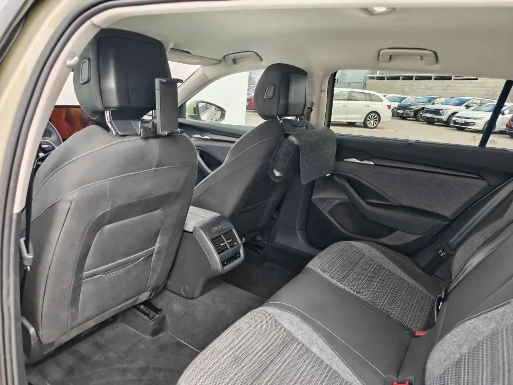 Škoda Superb Combi Selection 7DSG 2,0TDI / 110kW