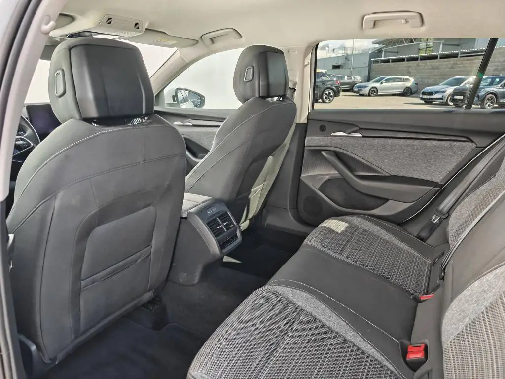Škoda Superb Combi Selection 7DSG 2,0TDI / 110kW