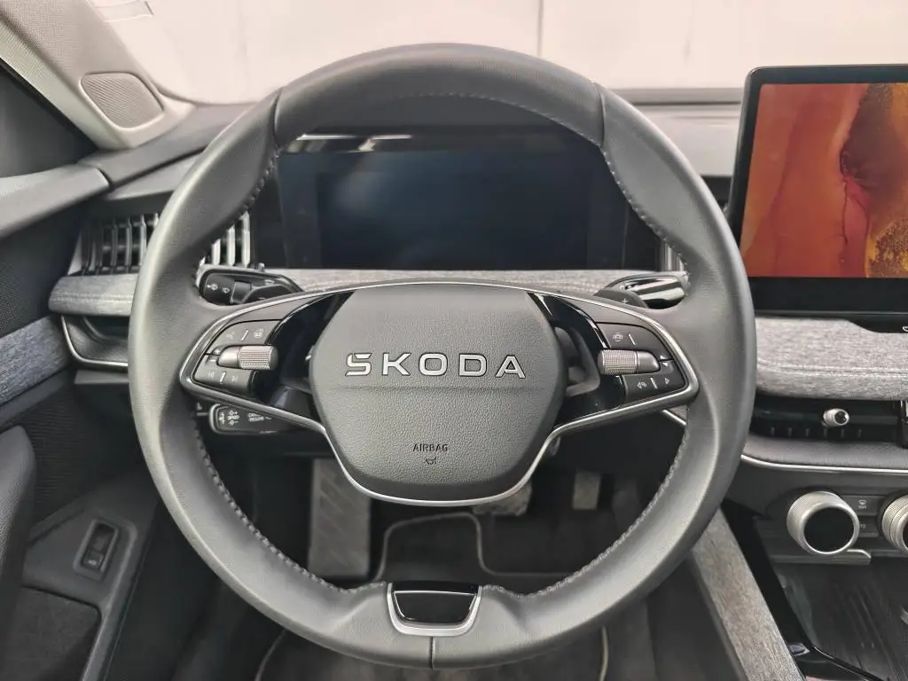 Škoda Superb Combi Selection 7DSG 2,0TDI / 110kW
