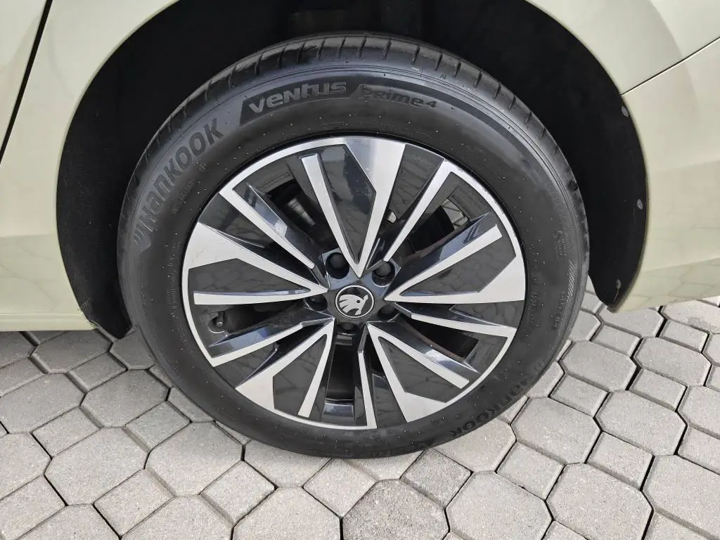 Škoda Superb Combi Selection 7DSG 2,0TDI / 110kW