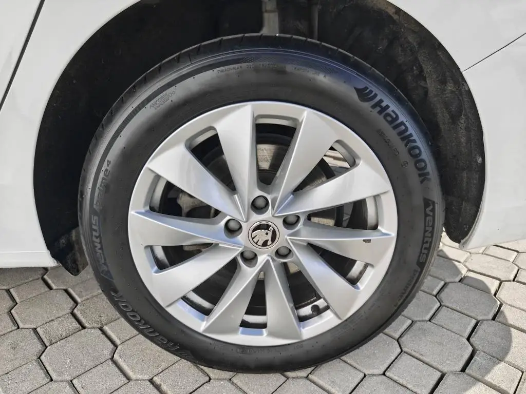 Škoda Superb Combi Selection 7DSG 2,0TDI / 110kW