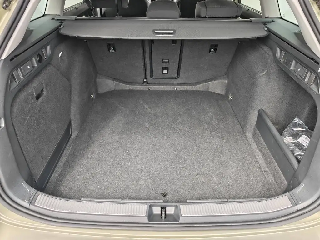 Škoda Superb Combi Selection 7DSG 2,0TDI / 110kW
