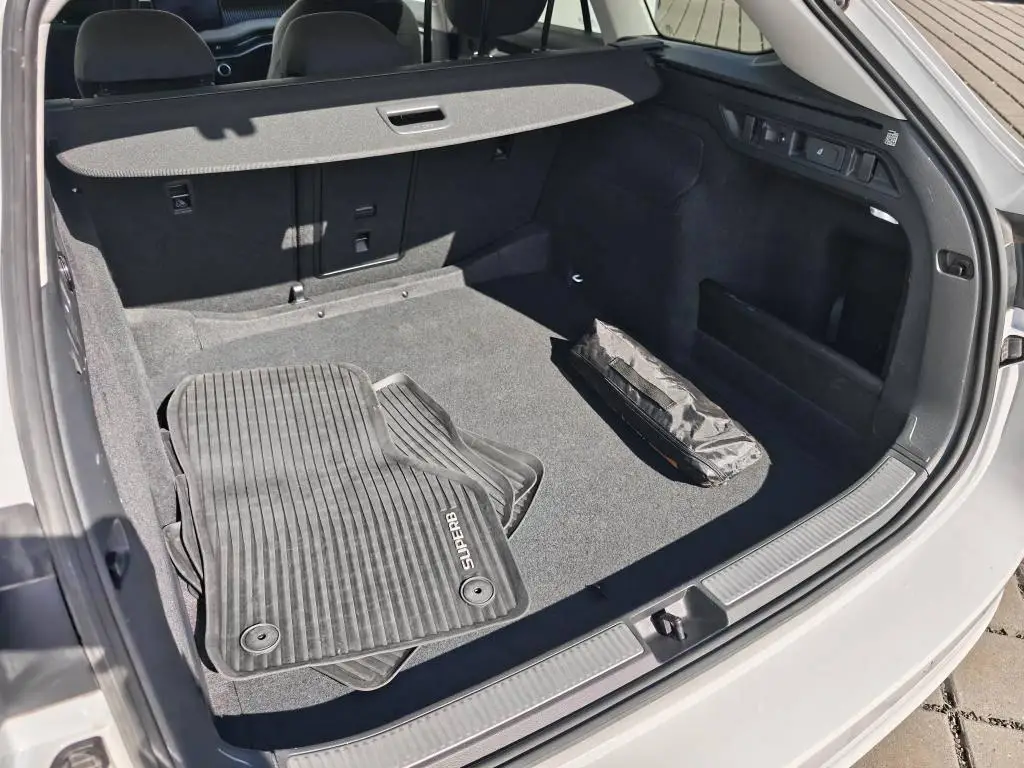 Škoda Superb Combi Selection 7DSG 2,0TDI / 110kW