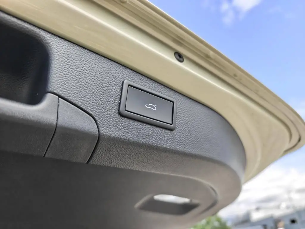 Škoda Superb Combi Selection 7DSG 2,0TDI / 110kW