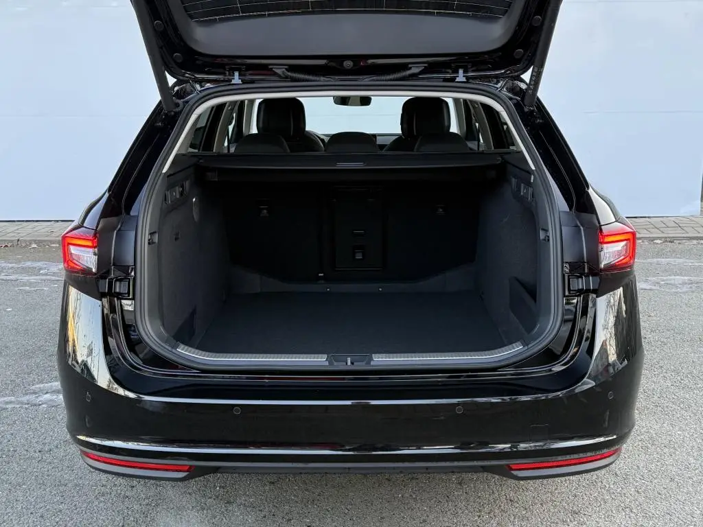 Škoda Superb Combi Selection 7DSG 2,0TDI / 110kW