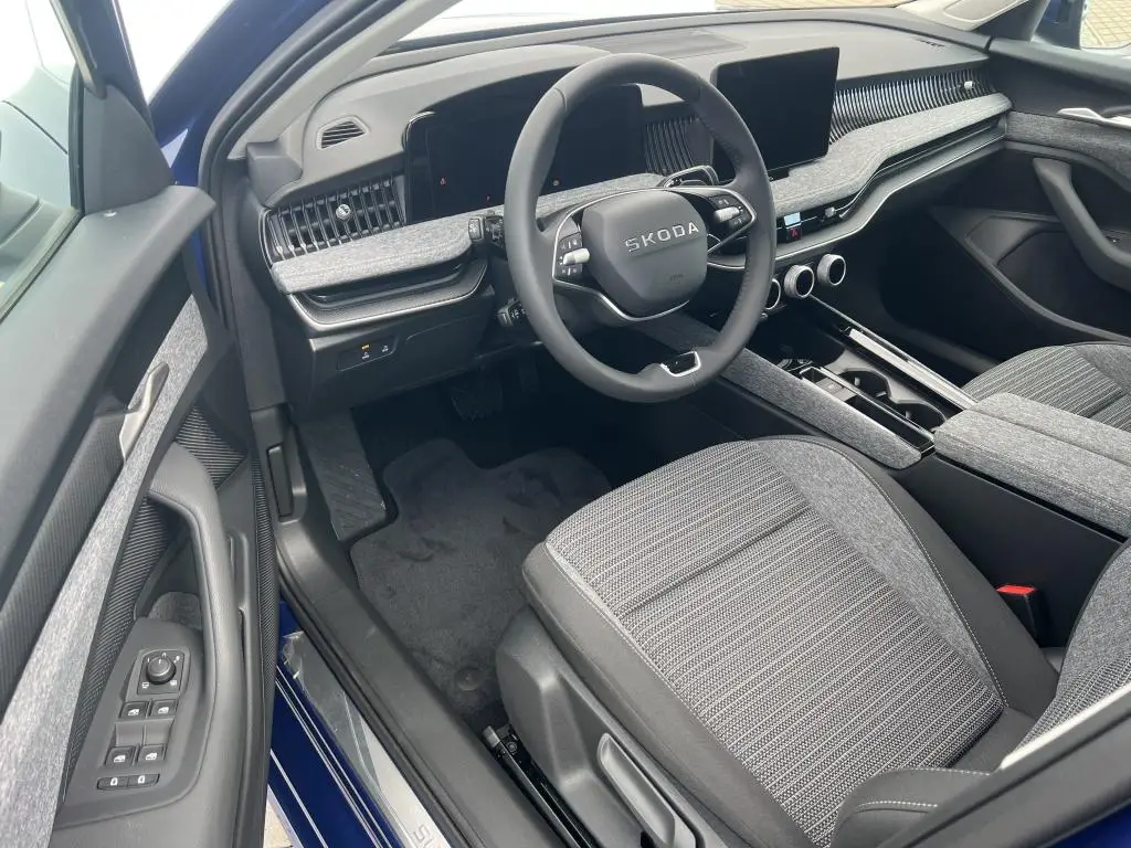 Škoda Superb Combi Selection 7DSG 2,0TDI / 110kW