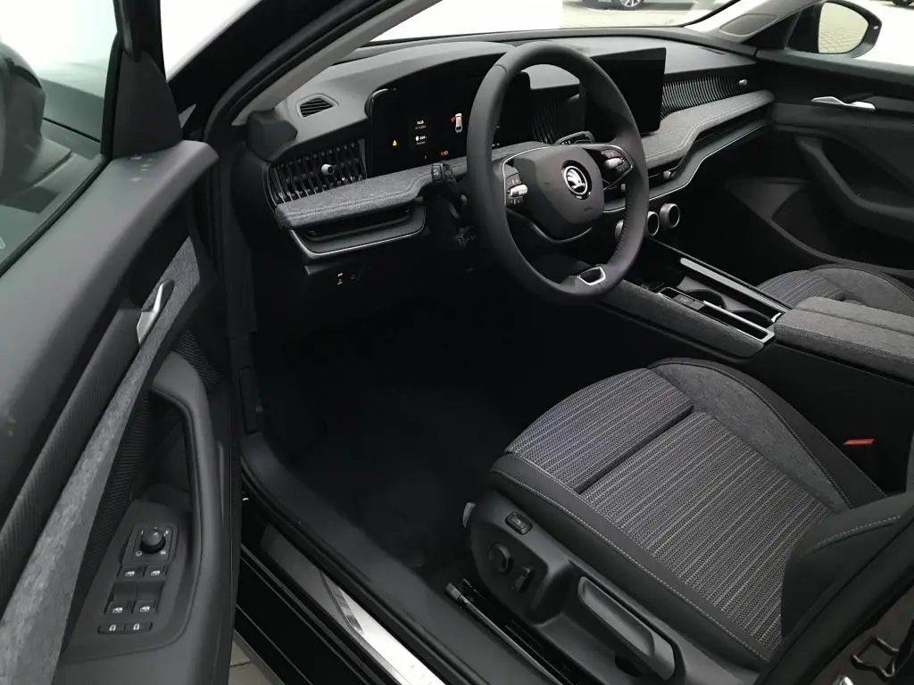 Škoda Superb Combi Selection 7DSG 2,0TDI / 110kW